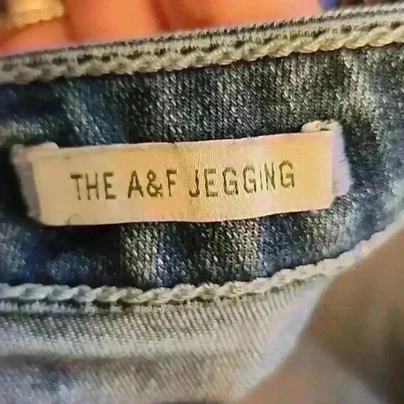 Abercrombie and Fitch Blue Denim Jegging Jean - Picture 6 of 9